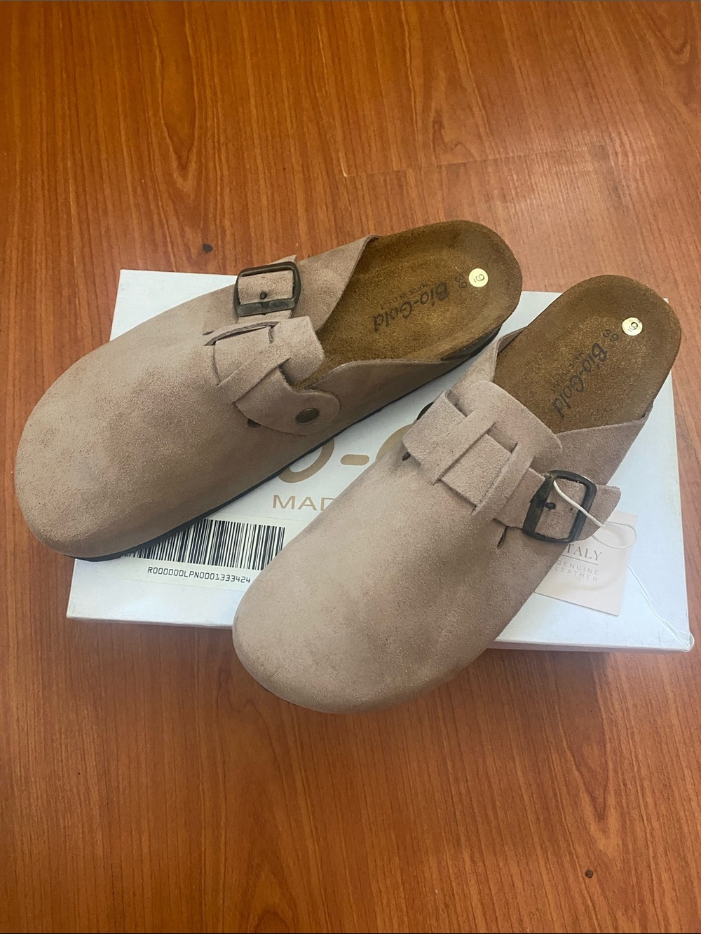Suede clog in taupe/light brown, manufactured by the Italian brand Bio-Gold.